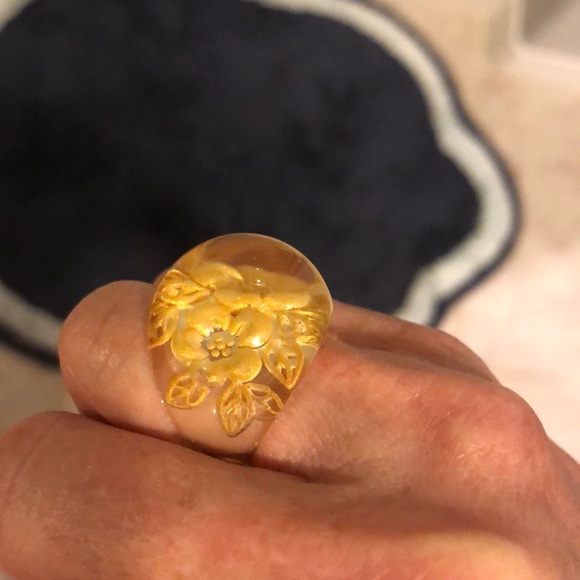 See Through Flower Ring - Picture 3 of 4